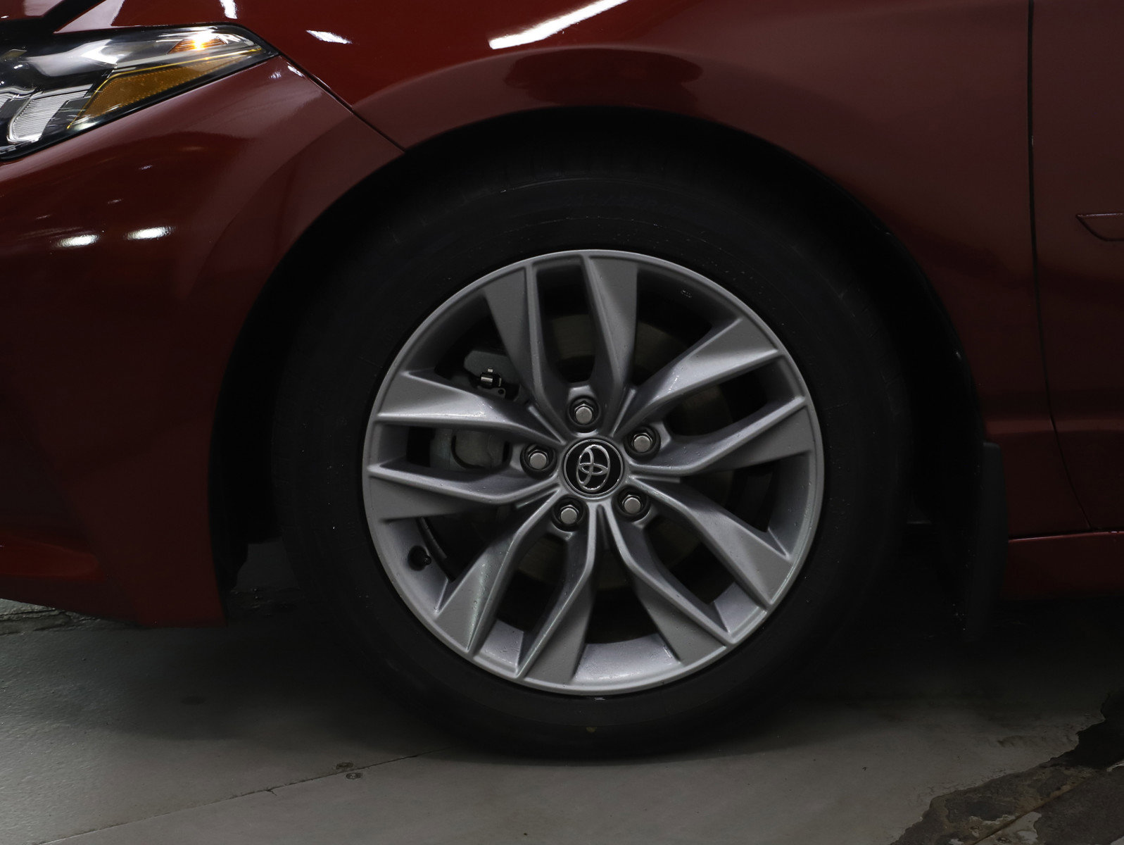 Used 2020 Toyota Avalon XLE FWD image 28