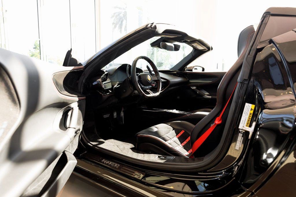 Used 2022 Ferrari SF90 Spider image 26