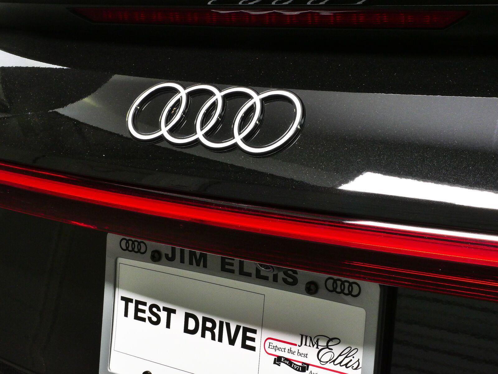 Used 2025 Audi Q6 e-tron Prestige w/ Black Warm Weather Package AWD/4WD image 33