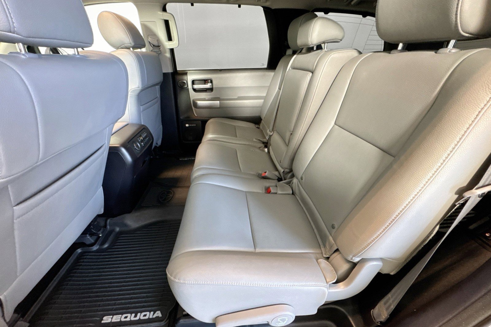 Used 2019 Toyota Sequoia Limited w/ Safety & Convenience Package AWD/4WD image 23