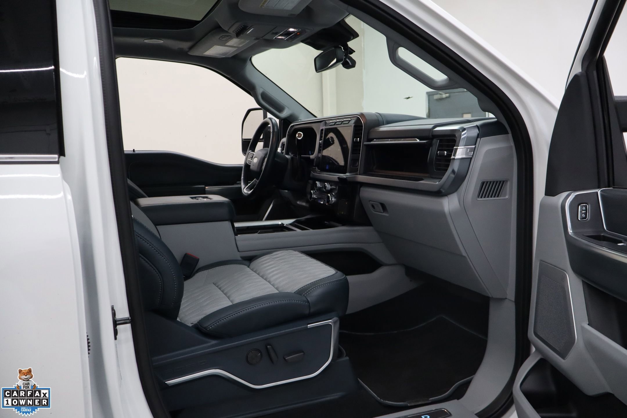 Used 2023 Ford F450 Limited image 30