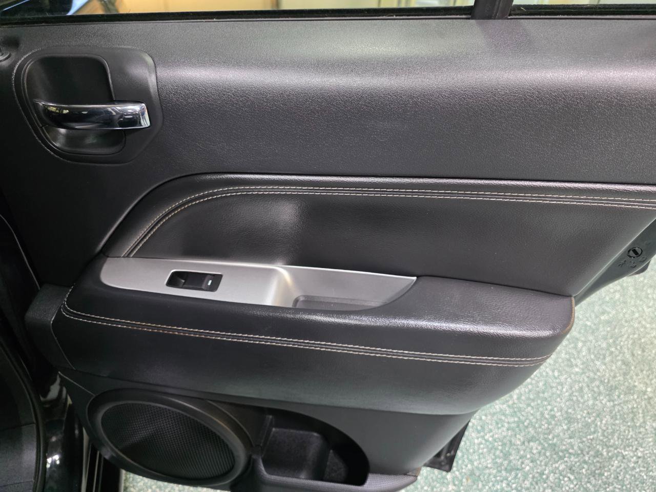 Used 2017 Jeep Compass Latitude image 23