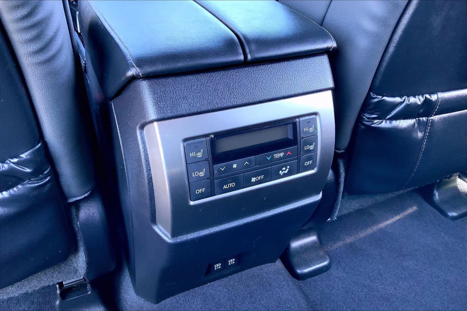 Used 2023 Lexus GX 460 Premium w/ Accessory Package image 34