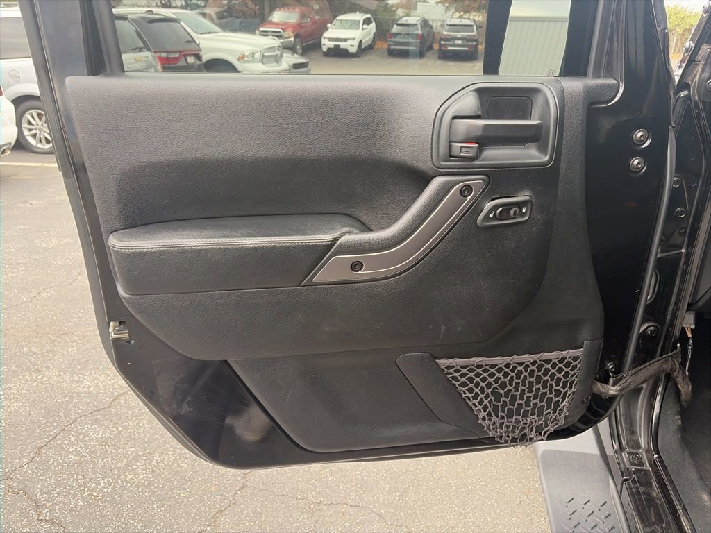 Used 2018 Jeep Wrangler Unlimited Sahara image 13