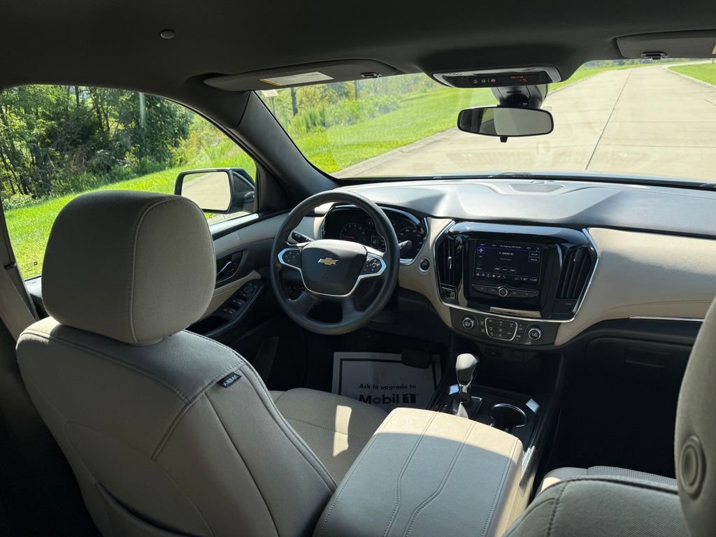 Used 2023 Chevrolet Traverse LS AWD/4WD image 21