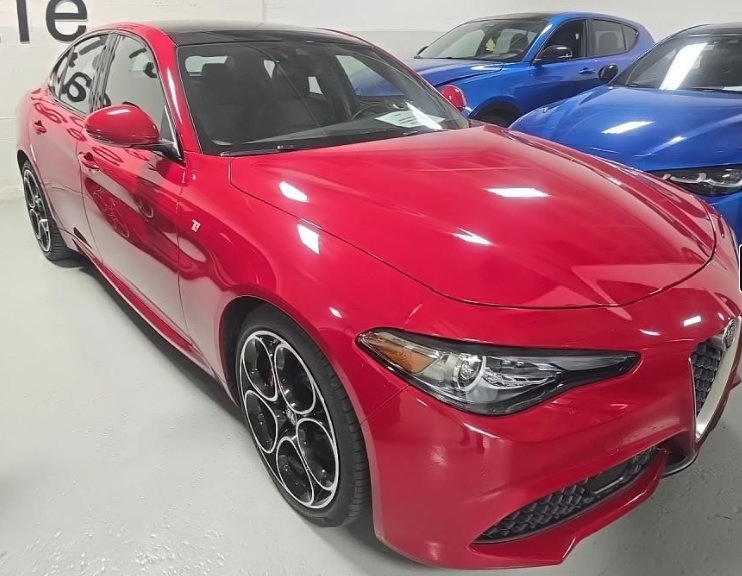Used 2023 Alfa Romeo Giulia Ti RWD image 2