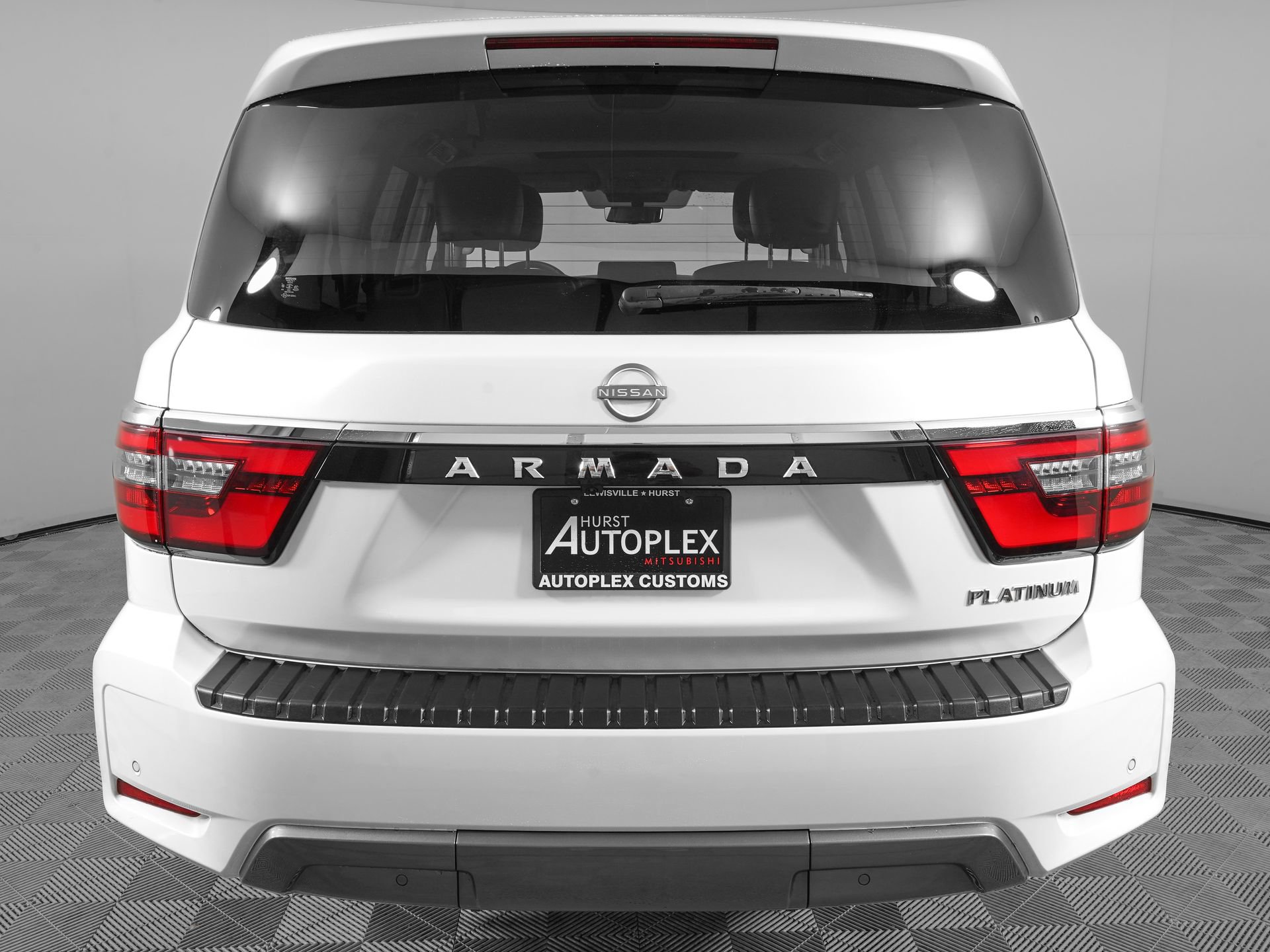 Used 2024 Nissan Armada Platinum w/ Captain's Chairs Package RWD image 5