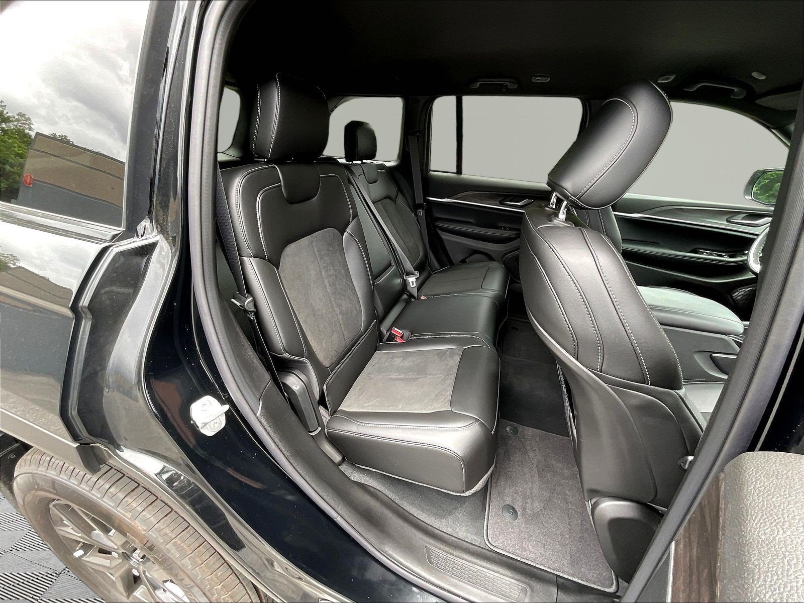 New 2026 Jeep Grand Cherokee Altitude AWD/4WD image 18