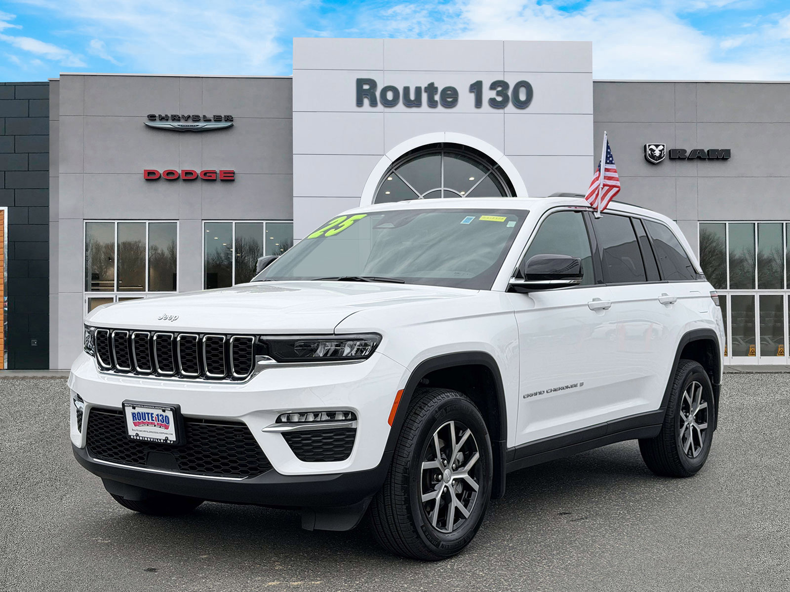 Used 2025 Jeep Grand Cherokee Limited w/ MOPAR Finishing Package AWD/4WD image 2