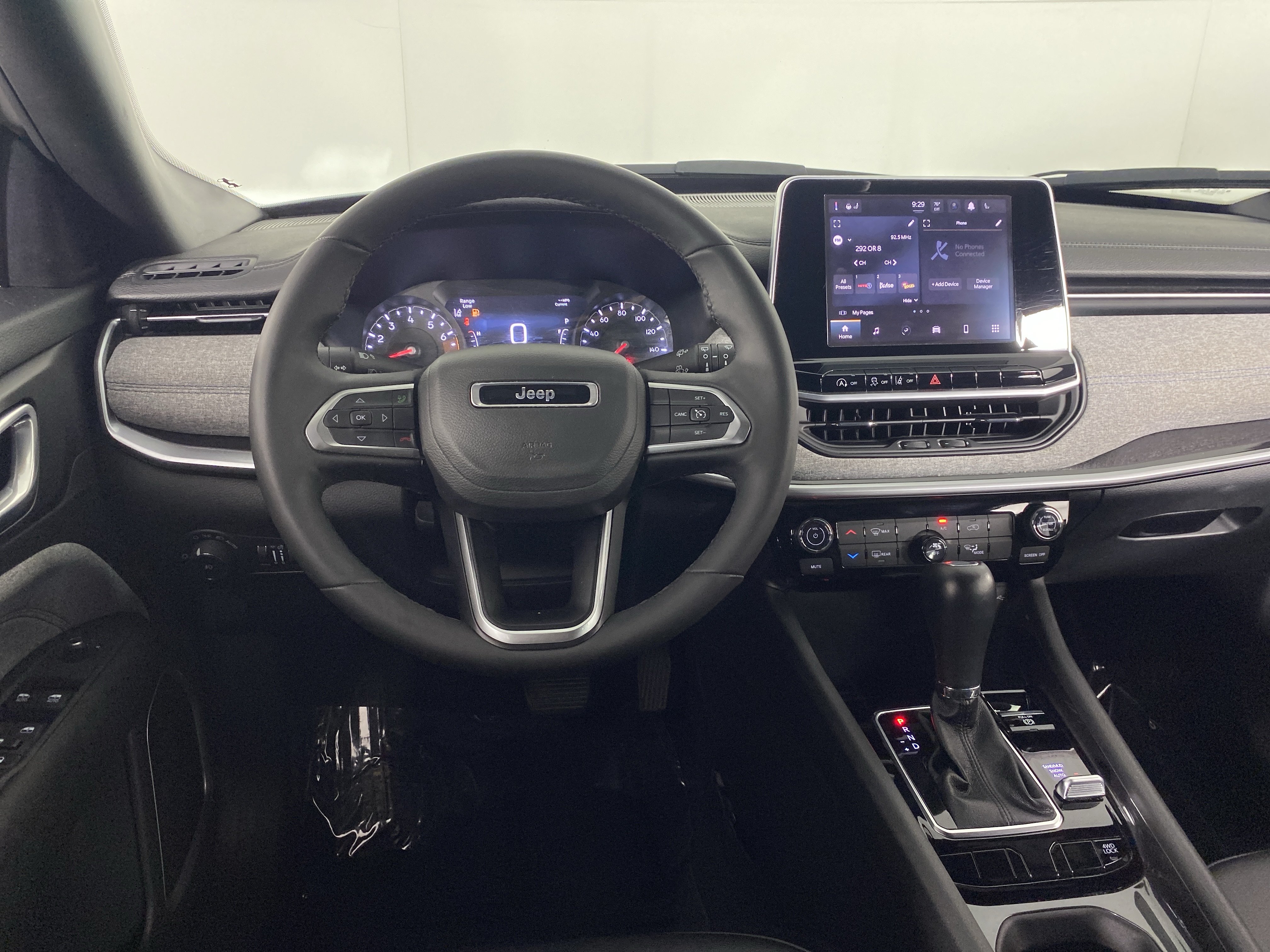 Used 2025 Jeep Compass Latitude AWD/4WD image 41