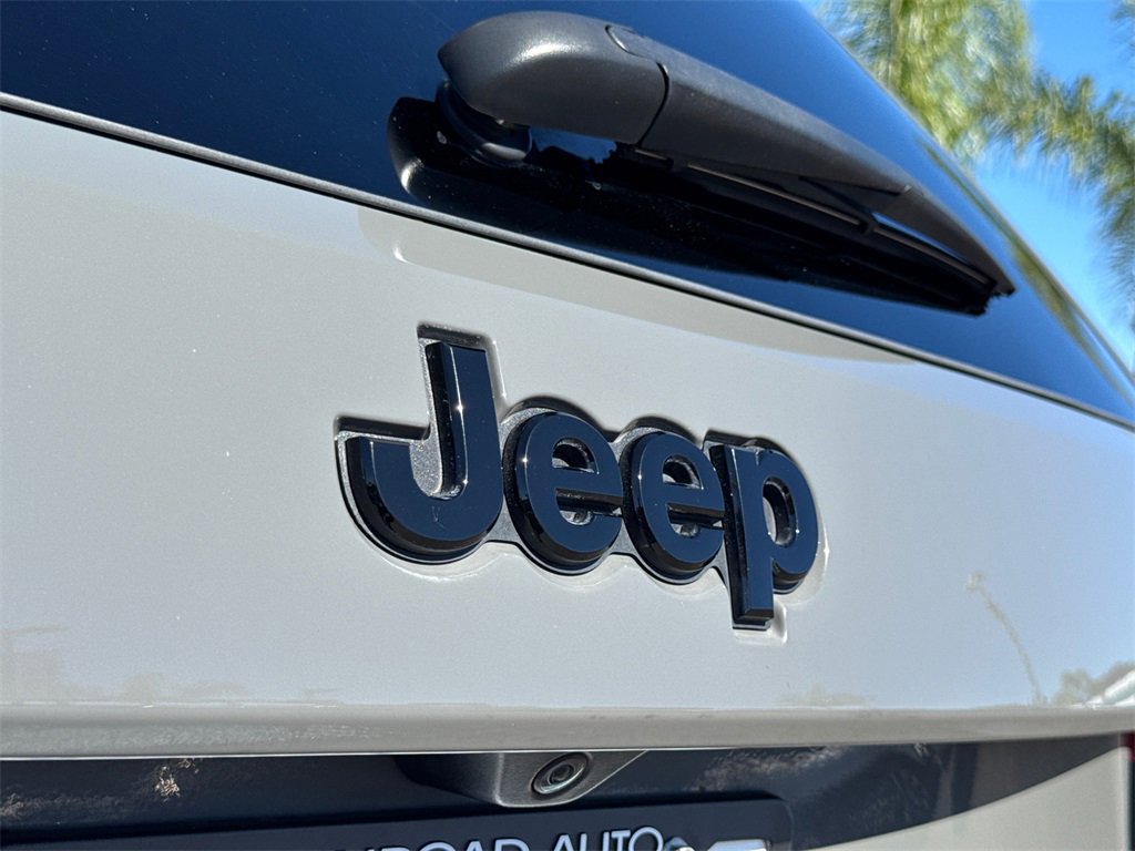 Certified 2021 Jeep Grand Cherokee Laredo X image 13