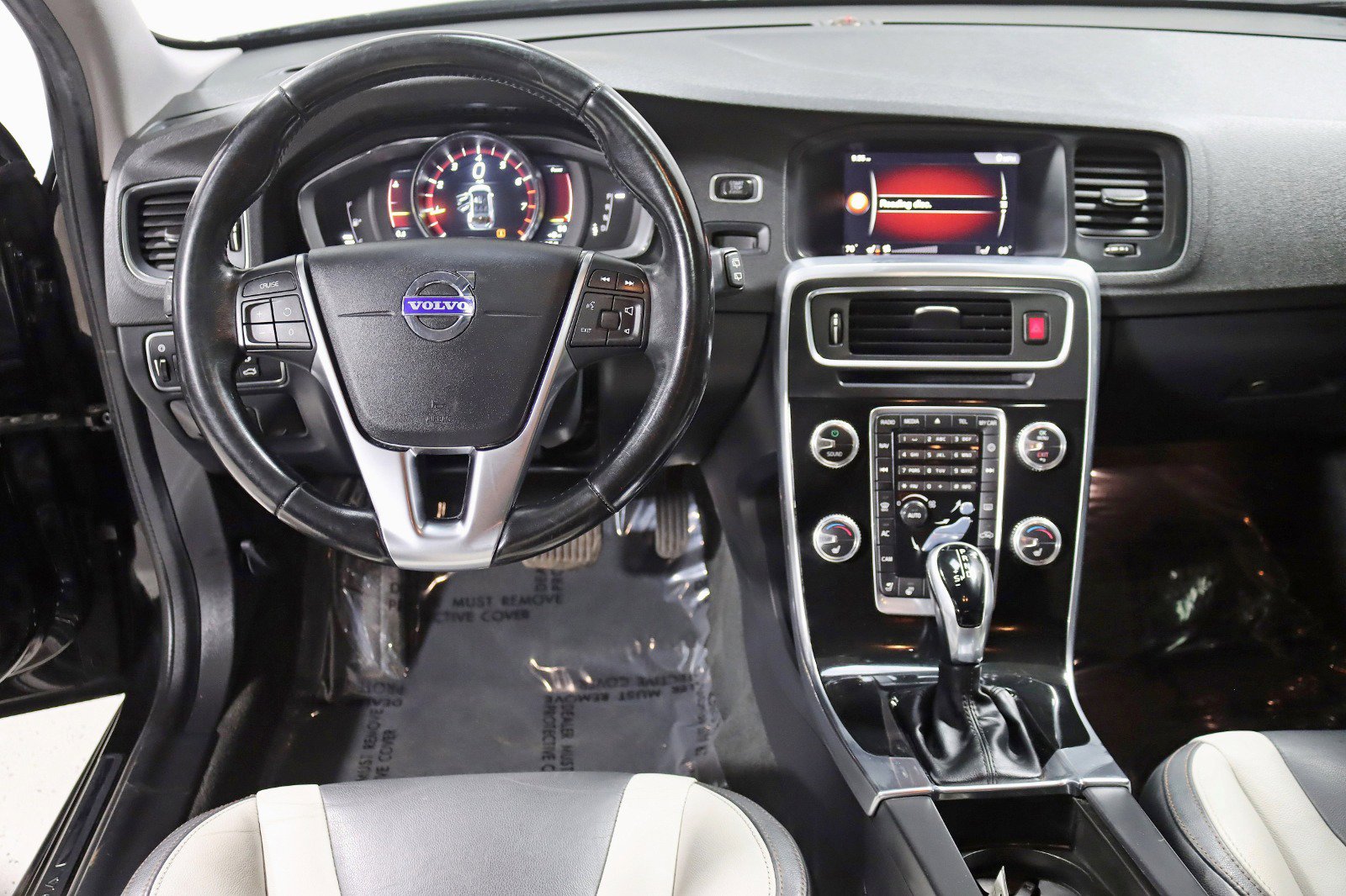 Used 2018 Volvo V60 T5 Cross Country w/ Convenience Package image 14