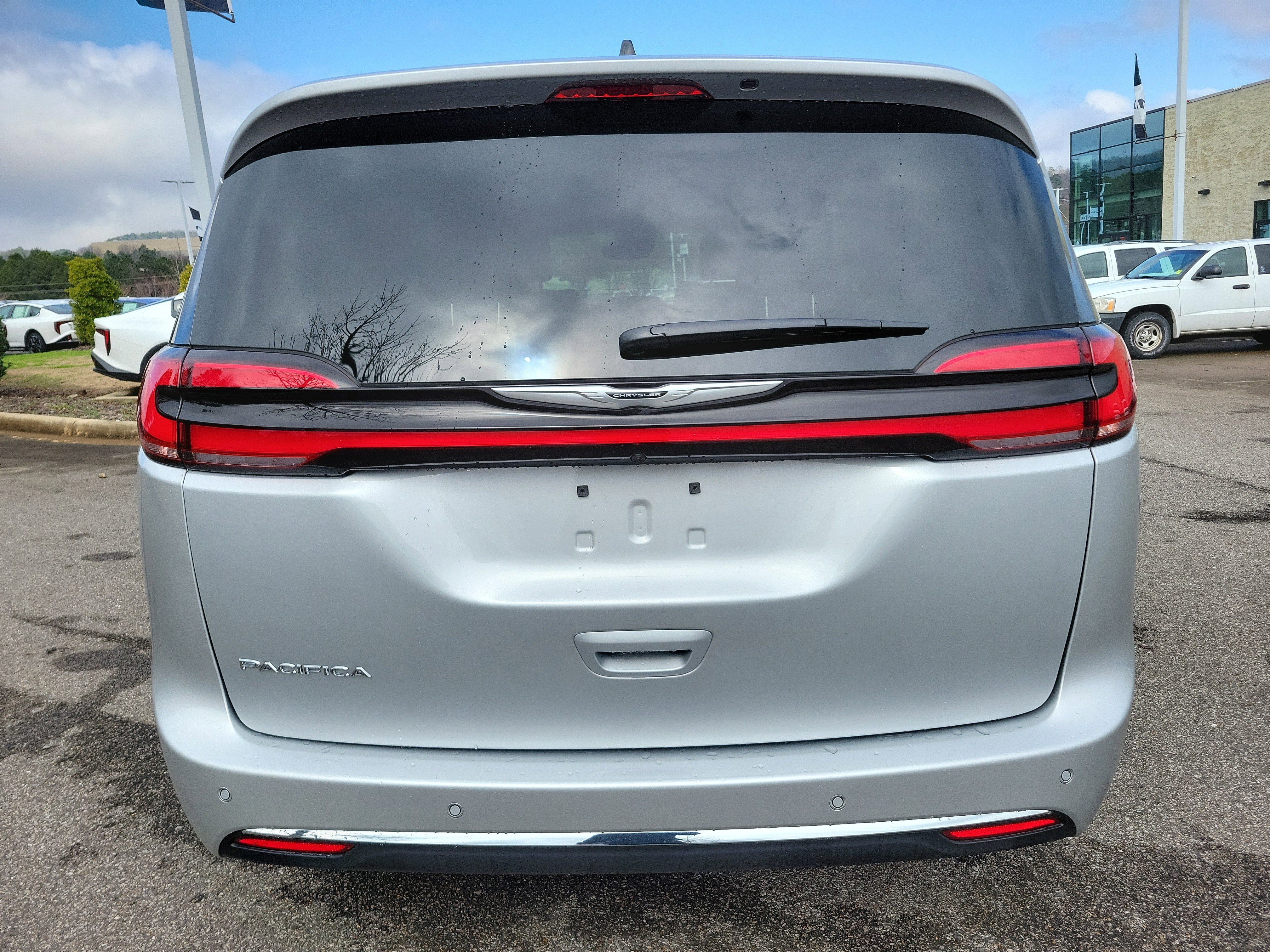 Used 2026 Chrysler Pacifica Select image 28