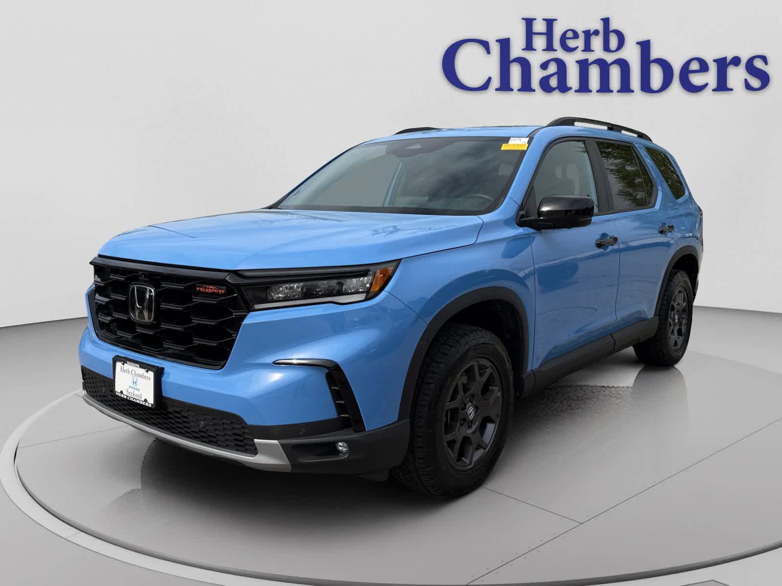 Used 2025 Honda Pilot TrailSport image 11