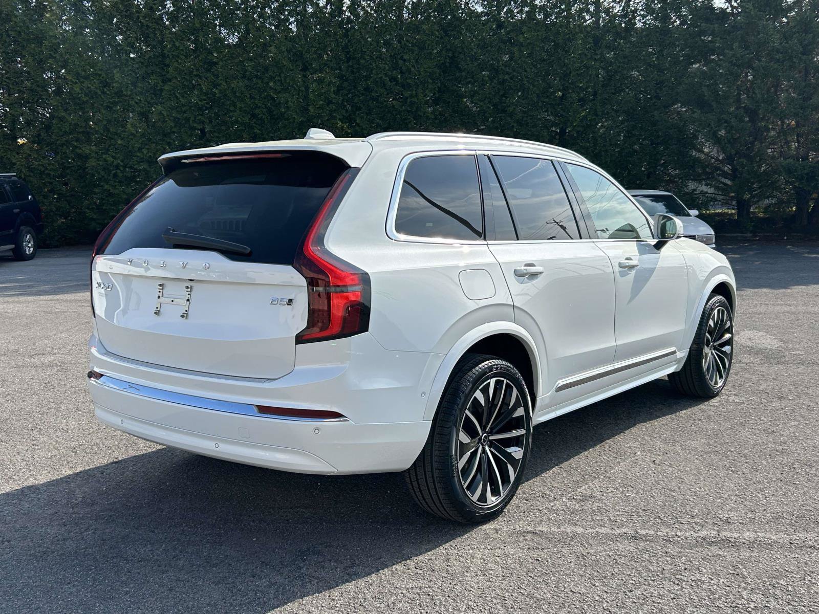 New 2026 Volvo XC90 B5 Ultra w/ Protection Package Premier AWD/4WD image 3