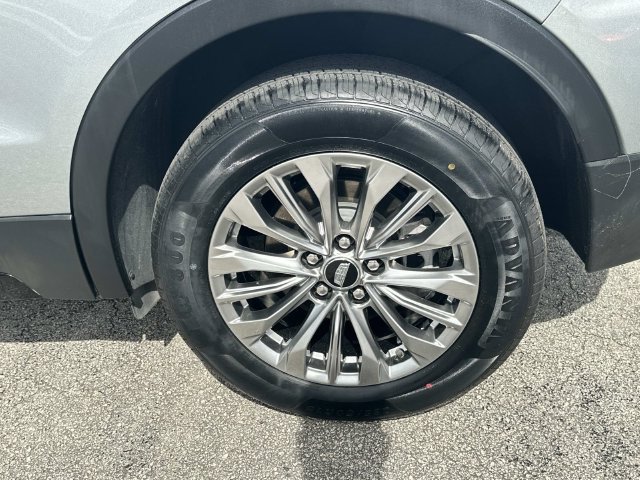 Certified 2024 Cadillac XT4 Premium Luxury FWD image 9