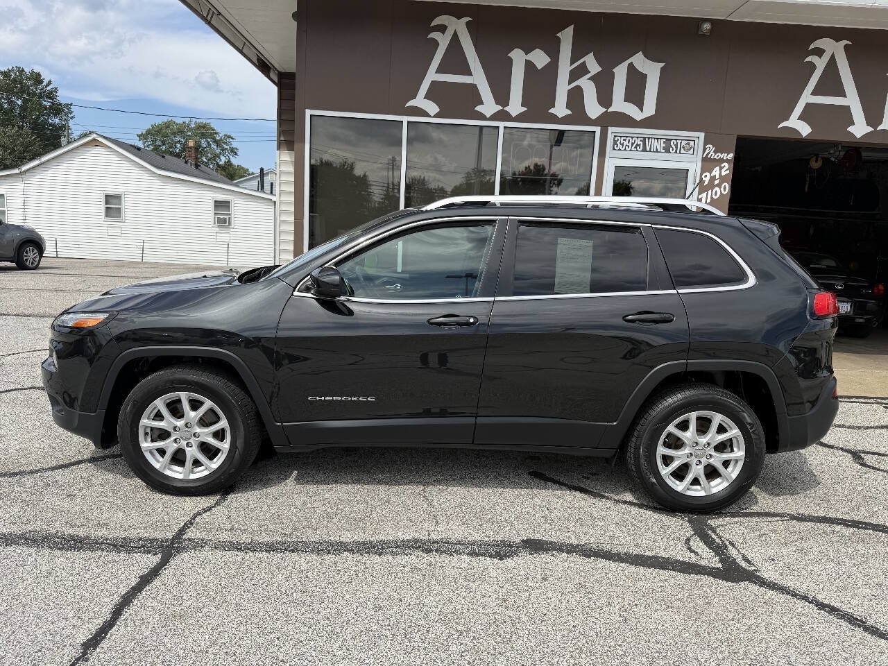 Used 2015 Jeep Cherokee Latitude AWD/4WD image 5