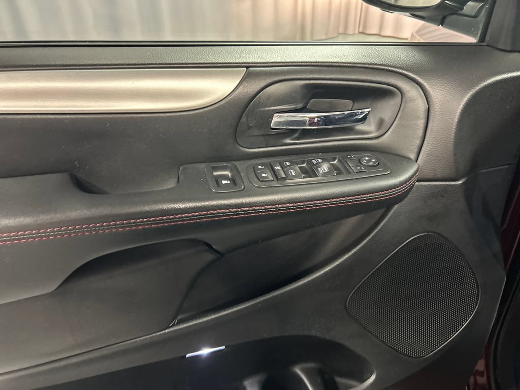 Used 2018 Dodge Grand Caravan GT FWD image 14