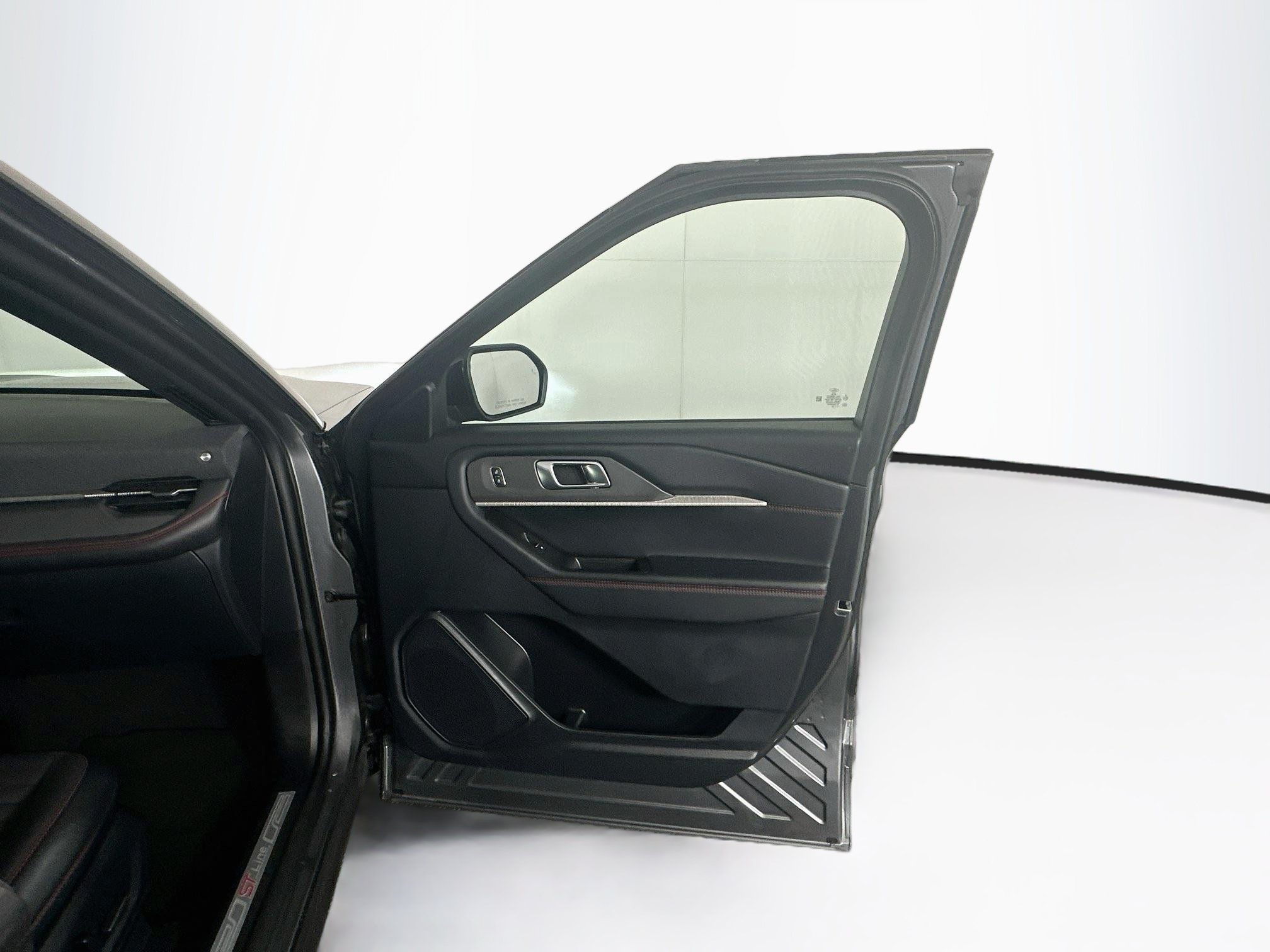 Used 2025 Ford Explorer ST-Line w/ ST-Line Street Pack AWD/4WD image 34