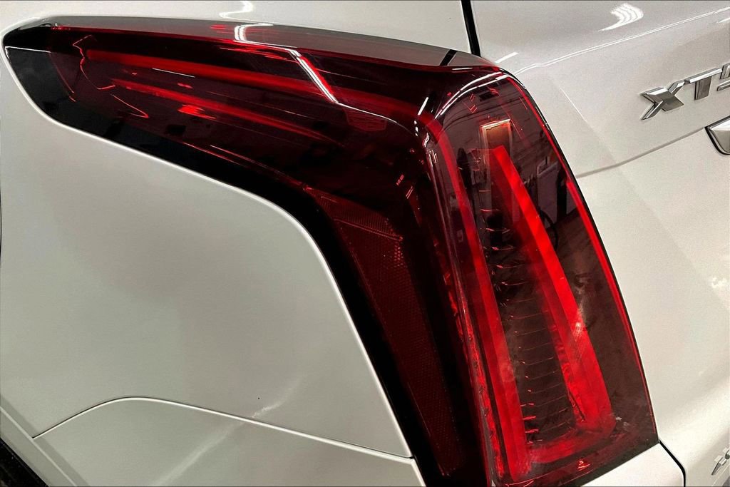 Used 2021 Cadillac XT5 Premium Luxury w/ LPO, Floor Liner Package AWD/4WD image 23