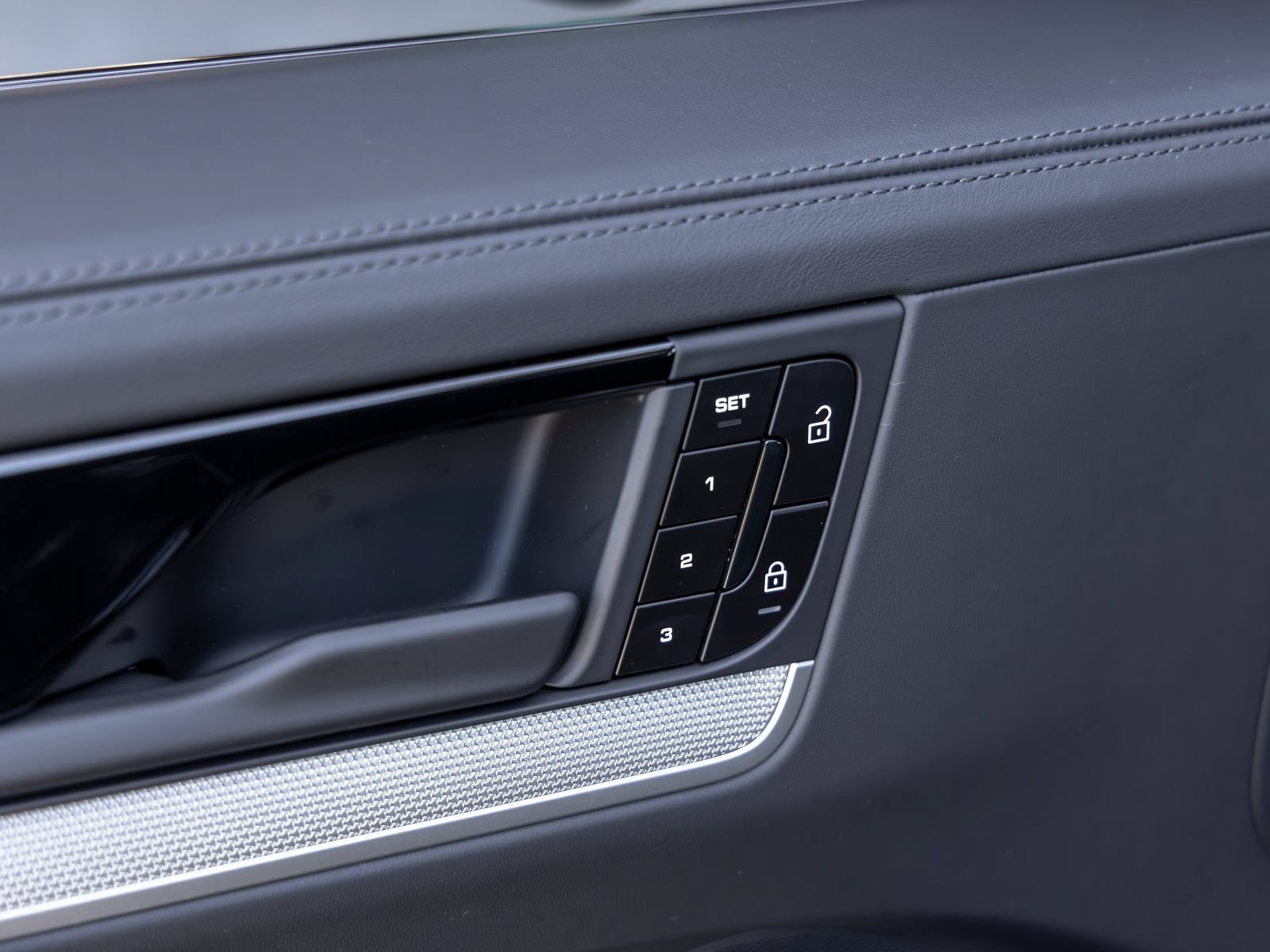 New 2026 Porsche Cayenne Coupe AWD/4WD image 22
