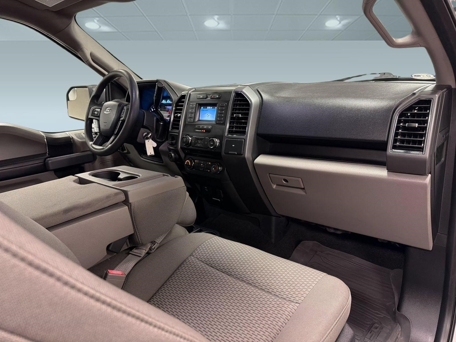 Used 2018 Ford F150 XLT w/ Trailer Tow Package RWD image 29