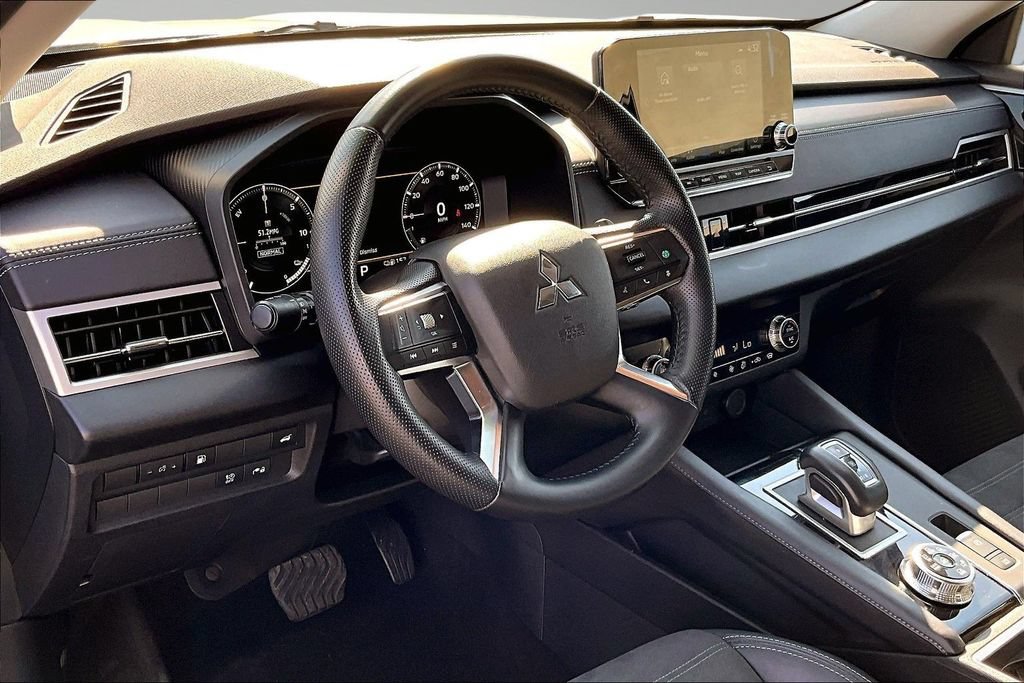 Used 2024 Mitsubishi Outlander 4WD Plug-In Hybrid image 14