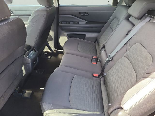 Used 2025 Nissan Pathfinder SV image 15