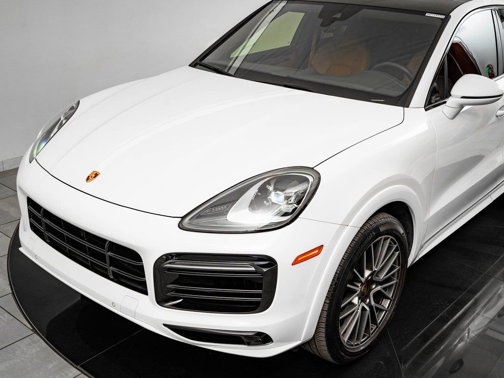 Certified 2023 Porsche Cayenne Platinum Edition image 13