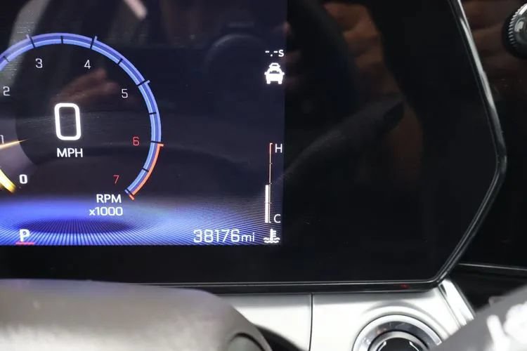 Used 2025 Chevrolet Trax LT FWD image 28