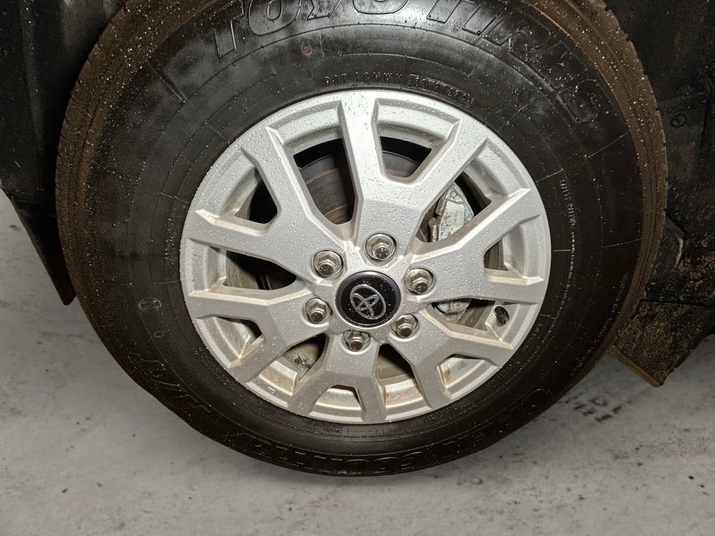 Used 2024 Toyota Tacoma SR5 AWD/4WD image 14