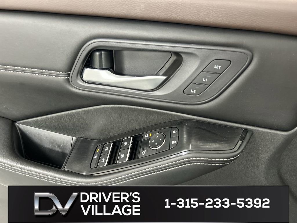 Used 2023 Nissan Rogue SL AWD/4WD image 11