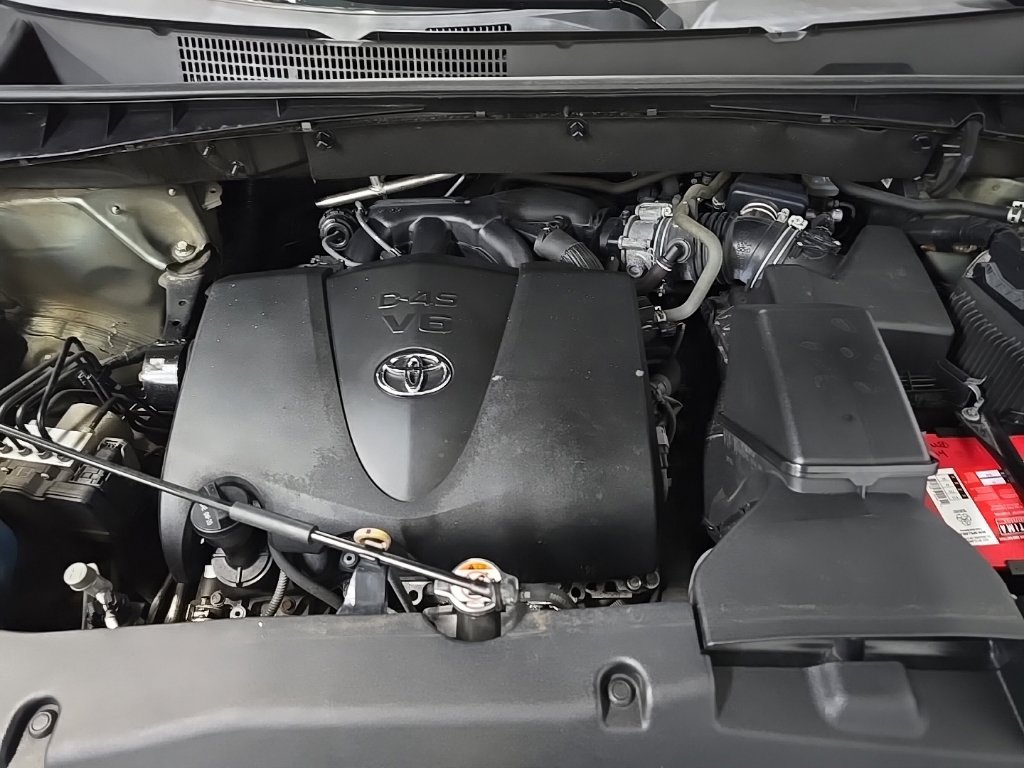 Used 2017 Toyota Highlander XLE AWD/4WD image 16