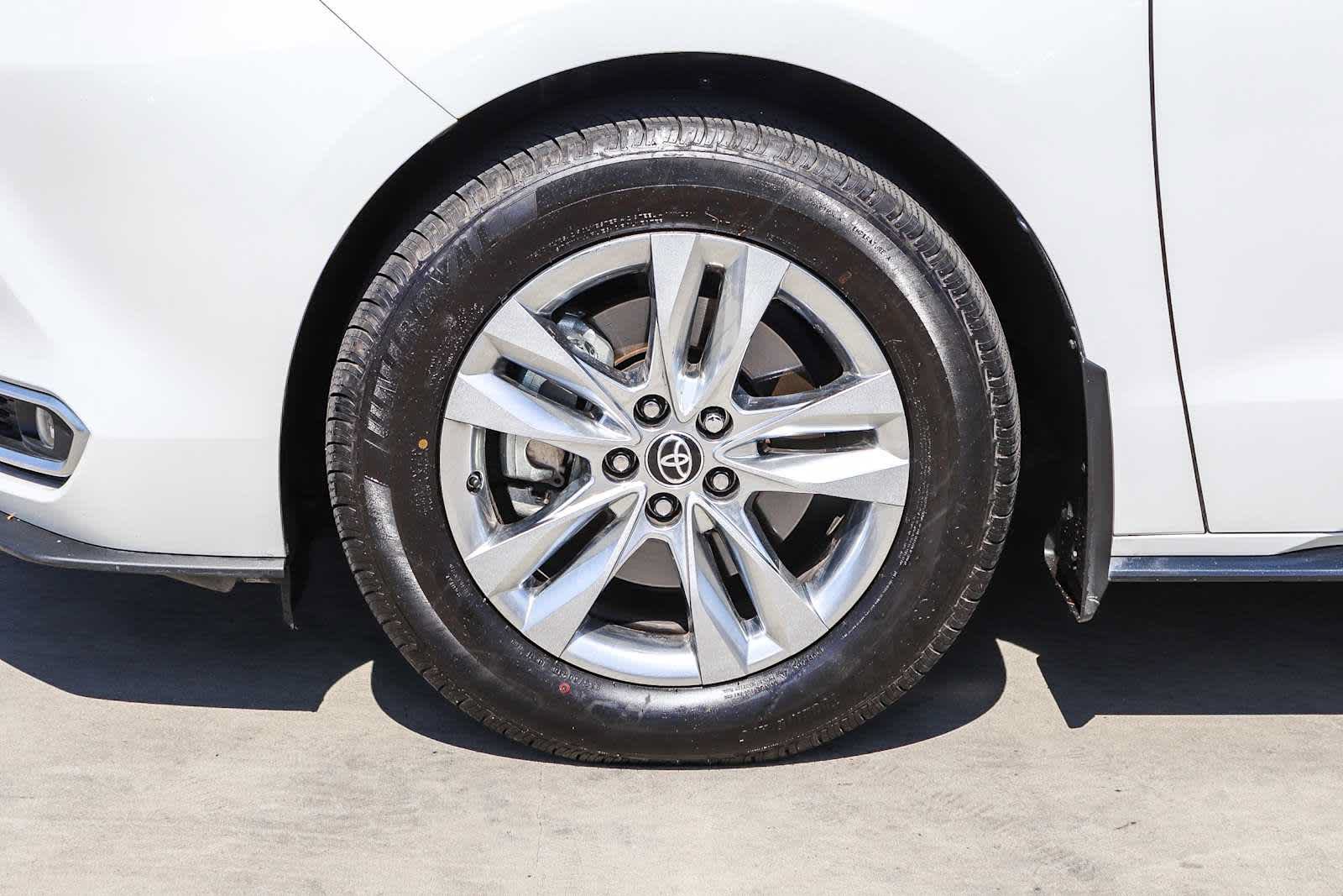Used 2023 Toyota Sienna Limited AWD/4WD image 11
