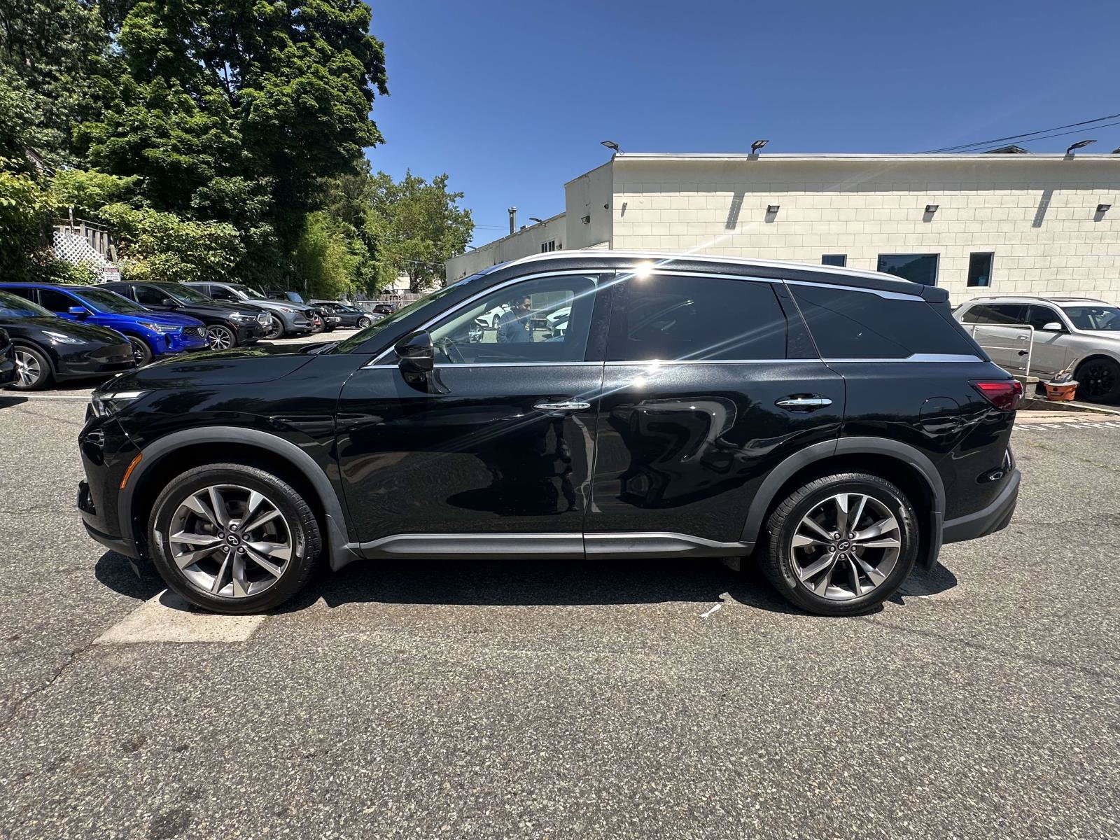 Used 2023 INFINITI QX60 Luxe w/ Cargo Package AWD/4WD image 6