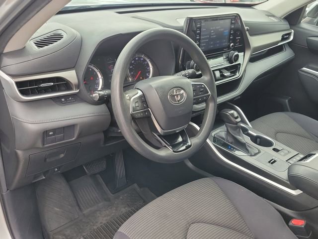 Used 2021 Toyota Highlander L FWD image 9