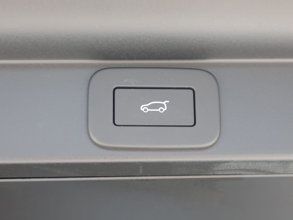 Used 2025 Land Rover Range Rover SE AWD/4WD image 12