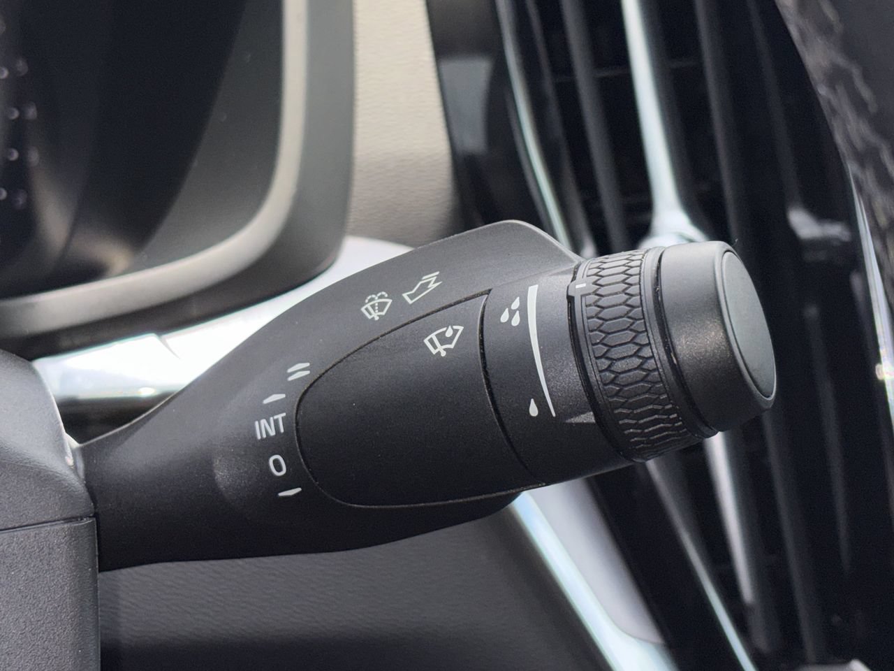 Used 2024 Volvo S60 B5 Core FWD image 8