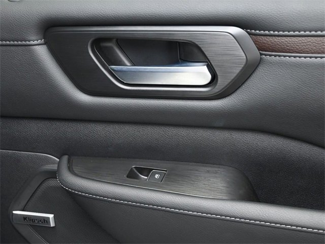 Used 2025 Nissan Armada SL w/ Captain's Chari Seat Package image 34