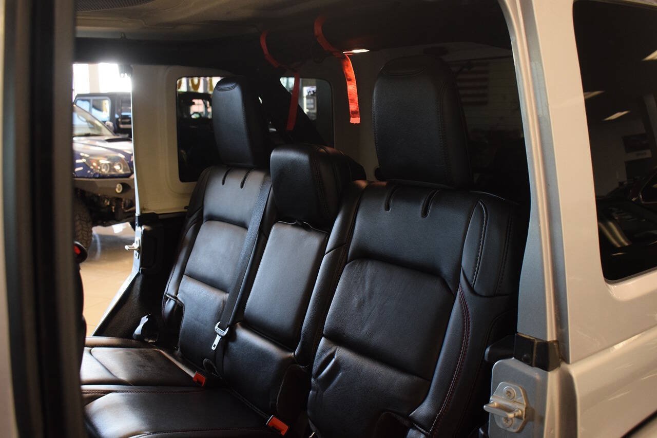 Used 2020 Jeep Wrangler Unlimited Rubicon AWD/4WD image 32