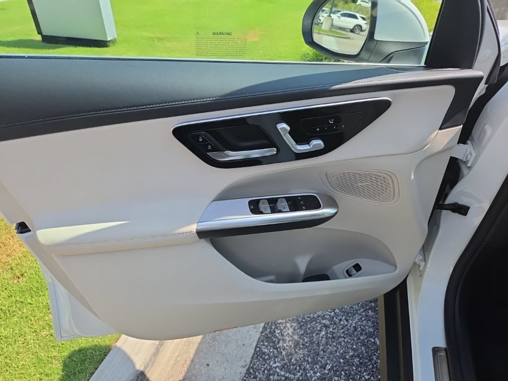 Used 2025 Mercedes-Benz GLC 300 image 15