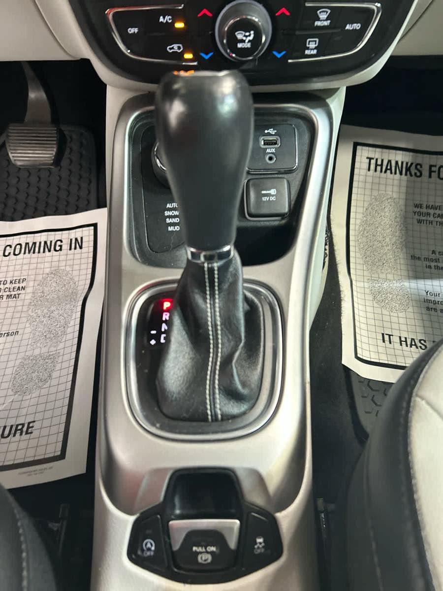 Used 2018 Jeep Compass Latitude w/ Popular Equipment Group AWD/4WD image 9