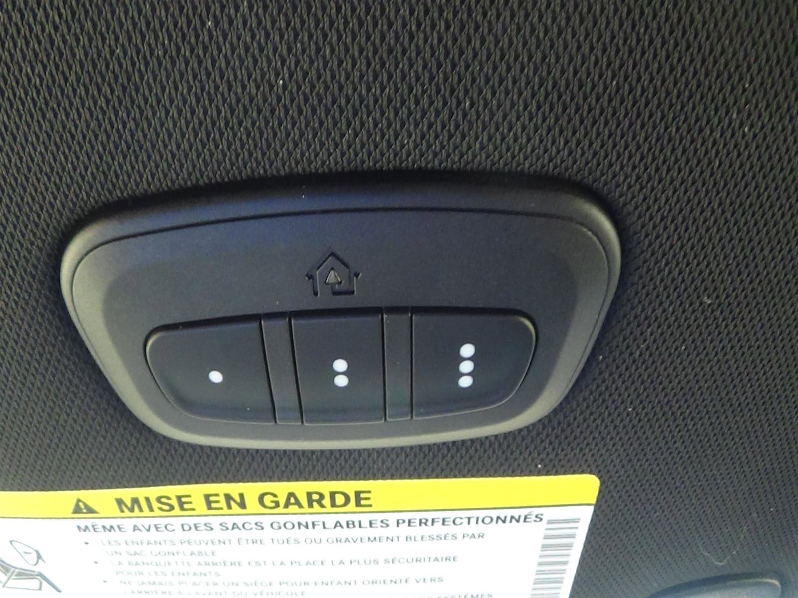 Certified 2025 Chrysler Pacifica Select FWD image 31