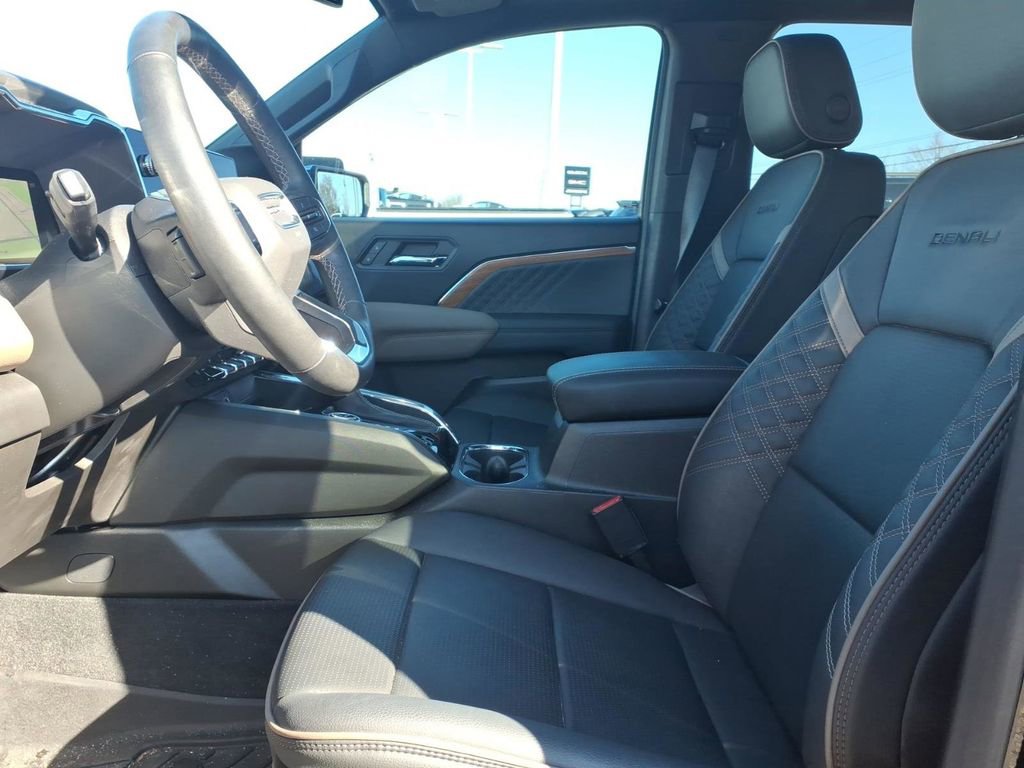 Used 2024 GMC Canyon Denali image 12