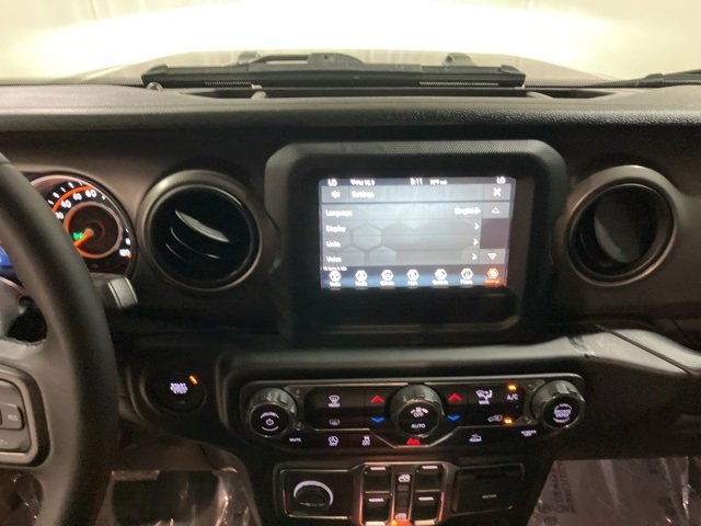 Used 2021 Jeep Gladiator Willys image 14