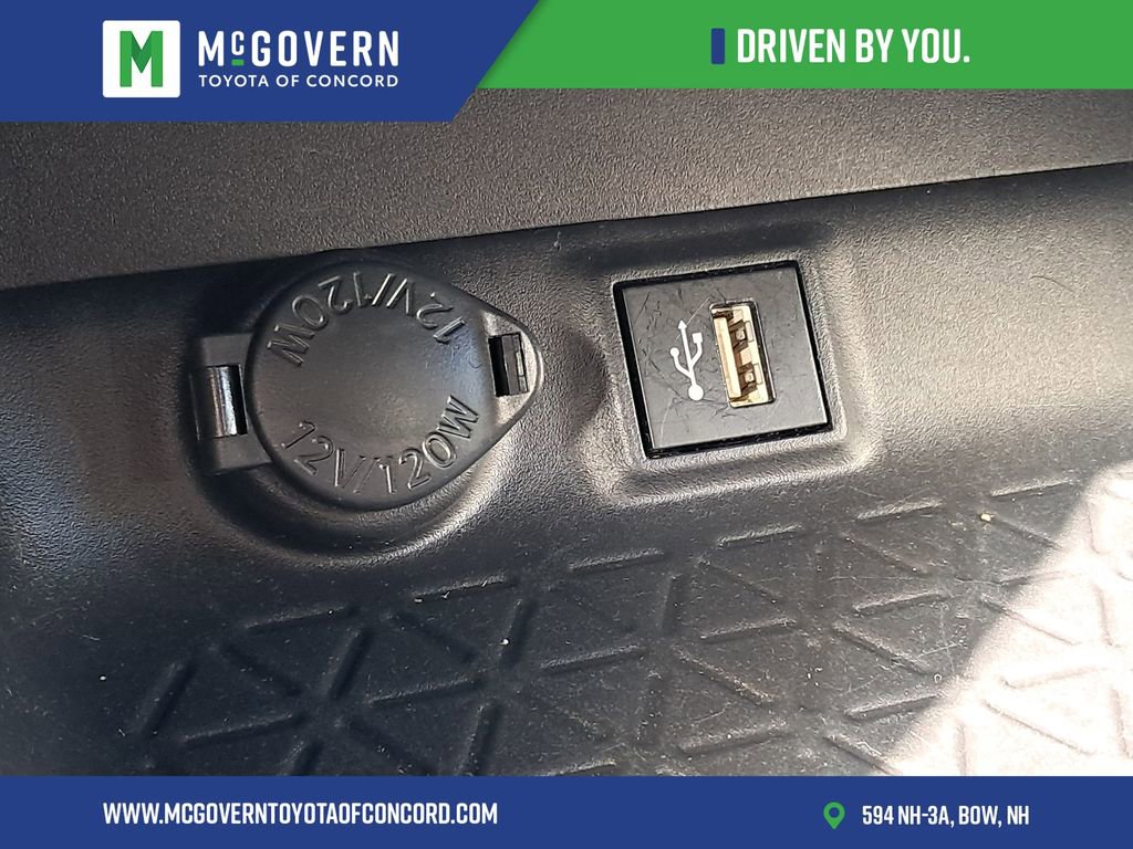 Used 2024 Toyota RAV4 LE AWD/4WD image 25