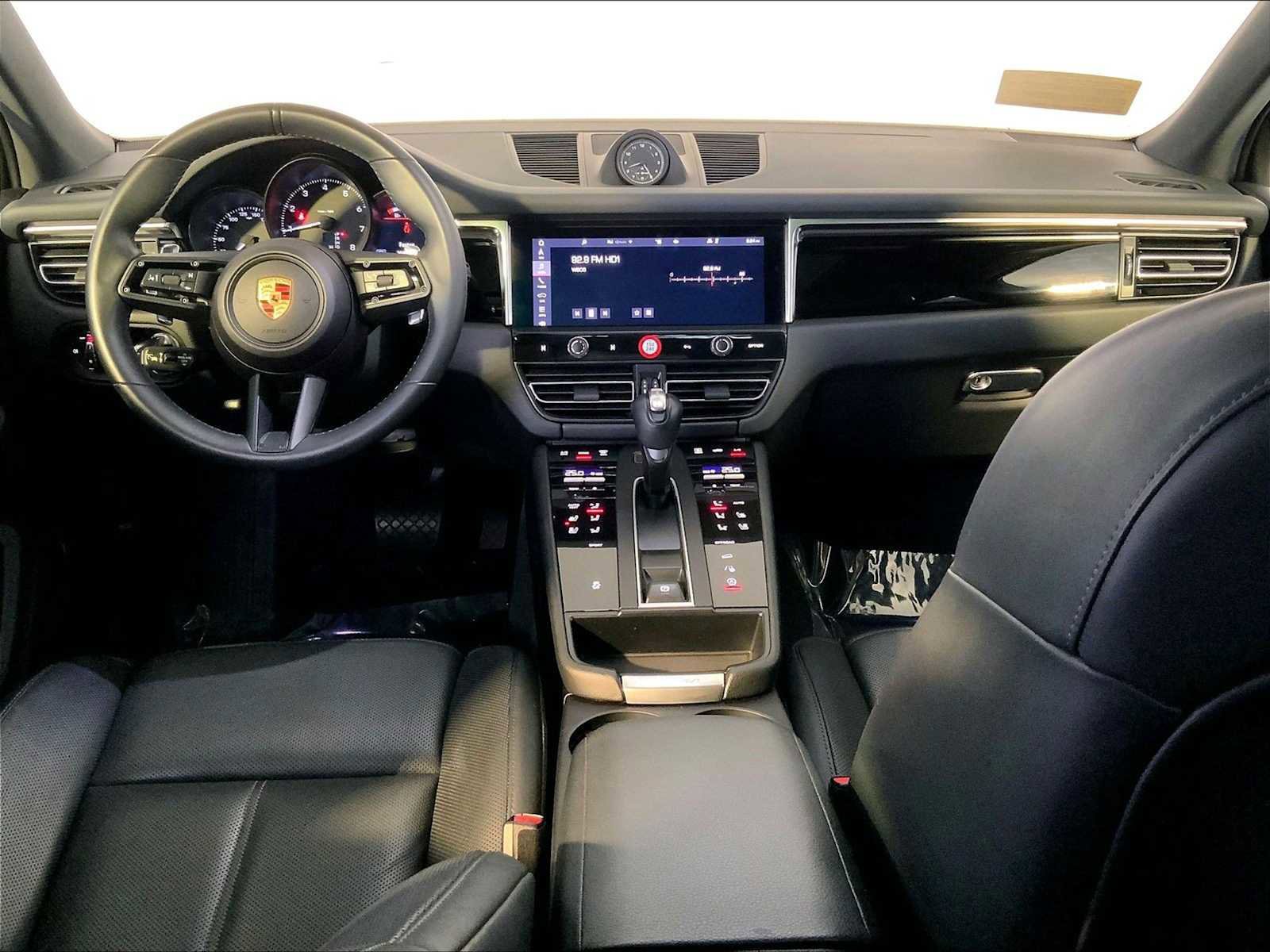 Certified 2024 Porsche Macan image 14