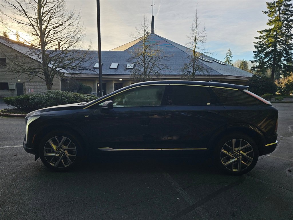 New 2026 Cadillac Optiq Luxury 1 image 4