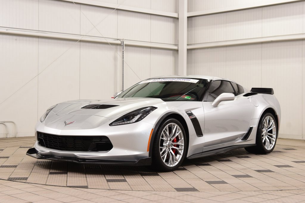 Used 2015 Chevrolet Corvette Z06 w/ 3LZ Preferred Equipment Group image 6