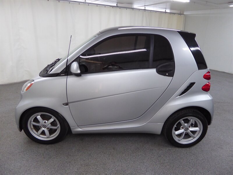 Used 2011 smart fortwo pure RWD image 4